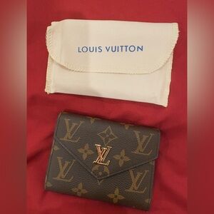 LV WALLET